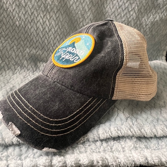 Ladies distressed adjustable trucker cap - Picture 2 of 3